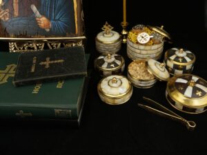 Round Brass Trinket Box with Mother of Pearl and Lid